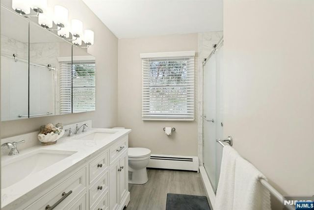 25 Dundee Court, Mahwah, NJ 07430