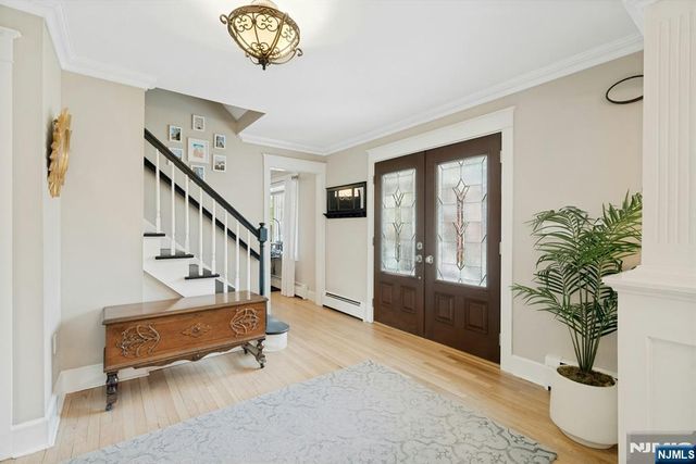 25 Dundee Court, Mahwah, NJ 07430