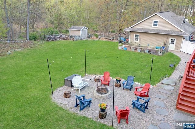 25 Dundee Court, Mahwah, NJ 07430