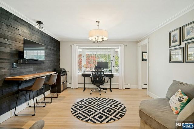 25 Dundee Court, Mahwah, NJ 07430