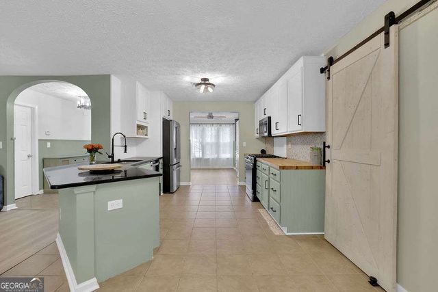 8011 Huntcliff Road, Woodstock, GA 30189