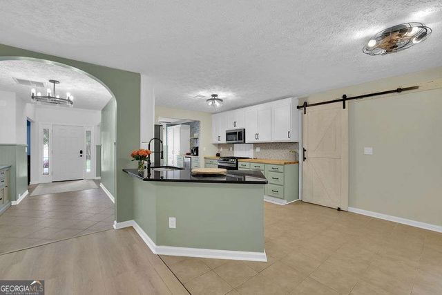8011 Huntcliff Road, Woodstock, GA 30189