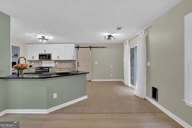 8011 Huntcliff Road, Woodstock, GA 30189