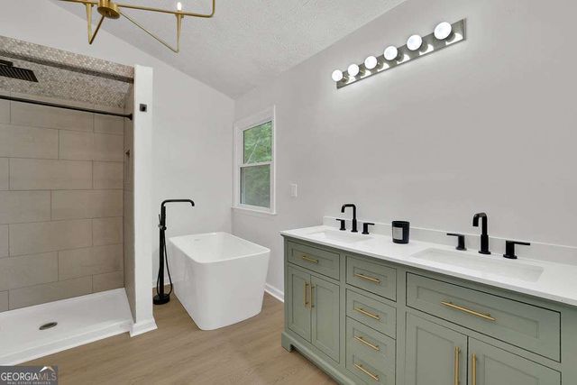 8011 Huntcliff Road, Woodstock, GA 30189