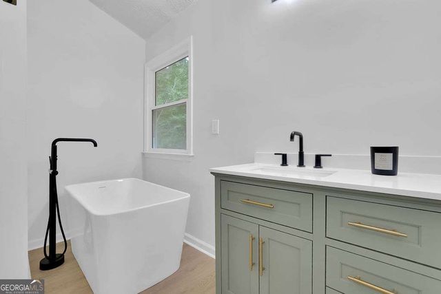 8011 Huntcliff Road, Woodstock, GA 30189
