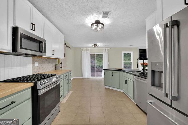 8011 Huntcliff Road, Woodstock, GA 30189