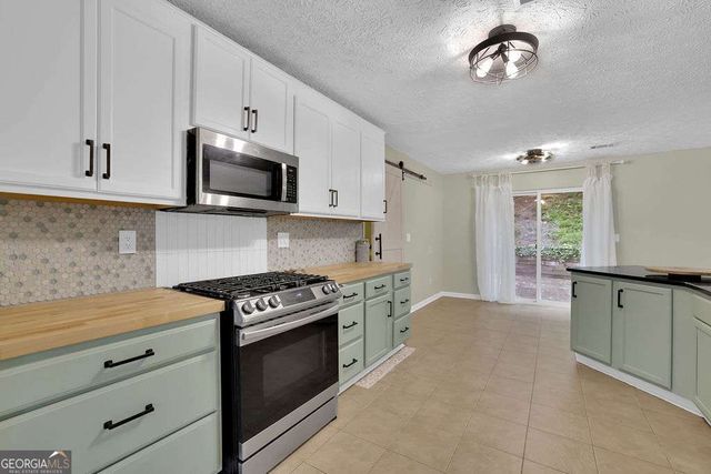 8011 Huntcliff Road, Woodstock, GA 30189