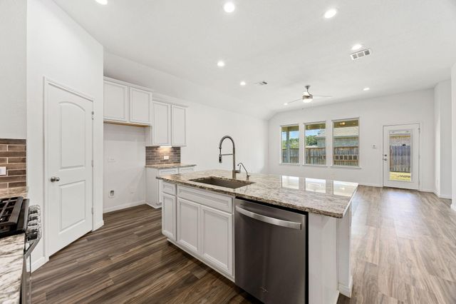 907 Youth Water Road, Montgomery, TX 77316