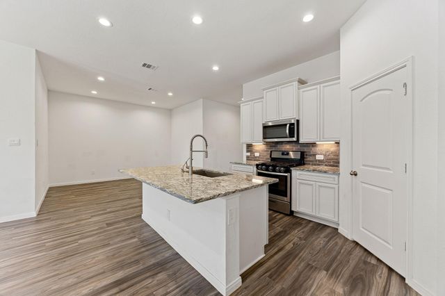 907 Youth Water Road, Montgomery, TX 77316