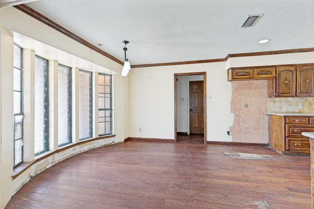 6533 Lake Side Circle, North Richland Hills, TX 76180