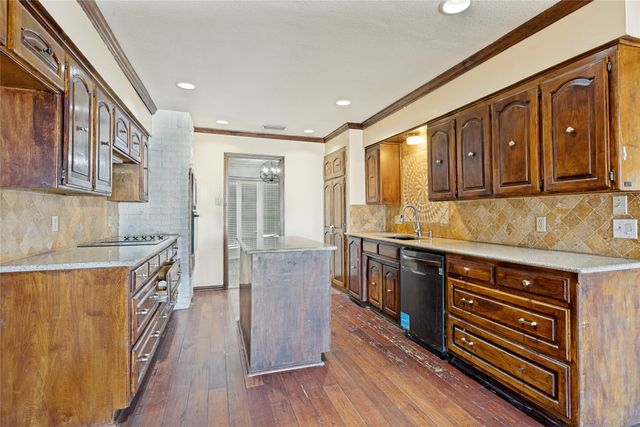 6533 Lake Side Circle, North Richland Hills, TX 76180