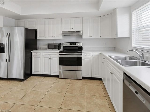 646 99th AVE N, Naples, FL 34108