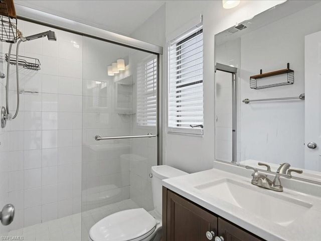 646 99th AVE N, Naples, FL 34108