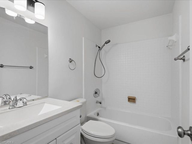 646 99th AVE N, Naples, FL 34108