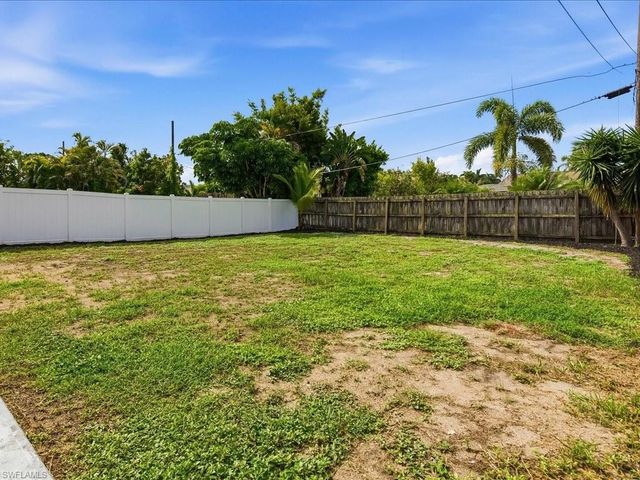 646 99th AVE N, Naples, FL 34108