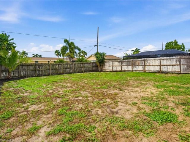 646 99th AVE N, Naples, FL 34108