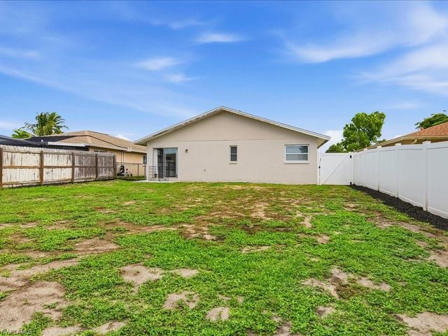 646 99th AVE N, Naples, FL 34108
