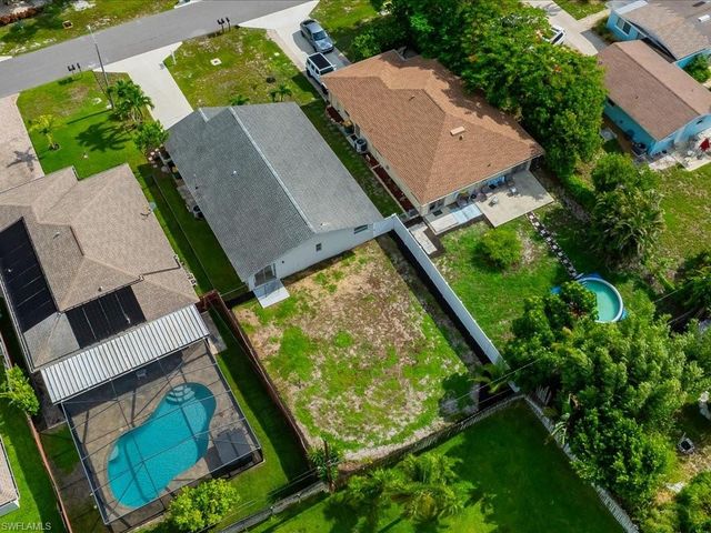 646 99th AVE N, Naples, FL 34108