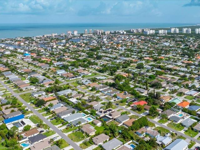 646 99th AVE N, Naples, FL 34108