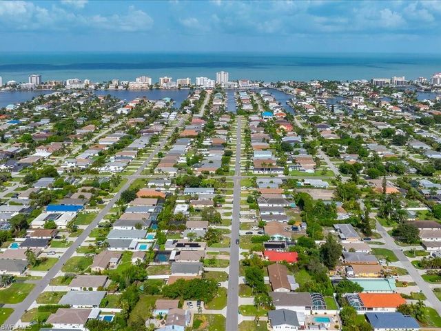 646 99th AVE N, Naples, FL 34108
