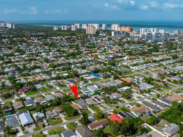 646 99th AVE N, Naples, FL 34108