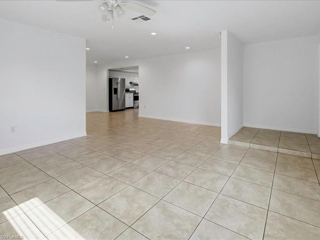 646 99th AVE N, Naples, FL 34108