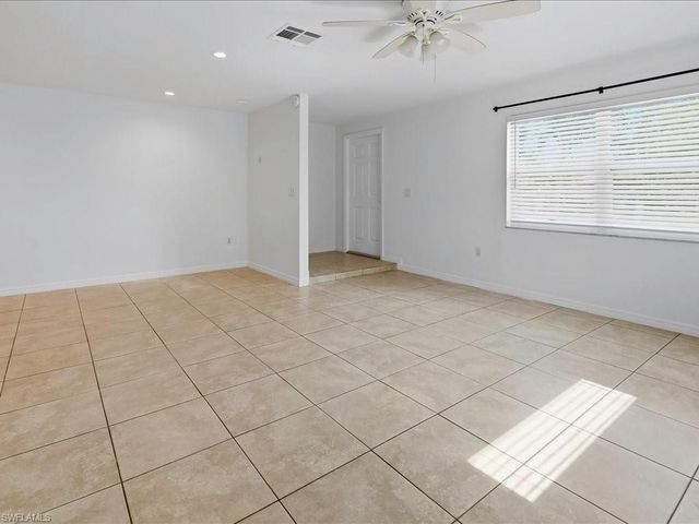 646 99th AVE N, Naples, FL 34108
