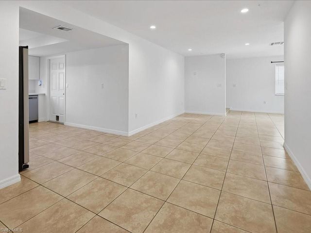 646 99th AVE N, Naples, FL 34108