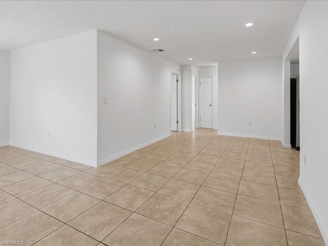 646 99th AVE N, Naples, FL 34108