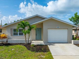646 99th AVE N, Naples, FL 34108