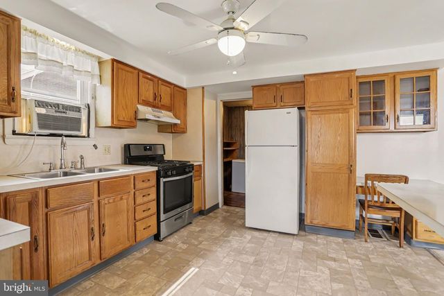 4001 LOCUST LN, Harrisburg, PA 17109
