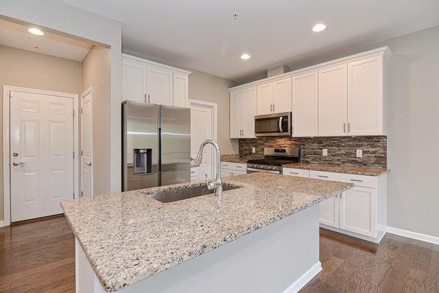 22 Locust Ln 22, Hopkinton, MA 01748