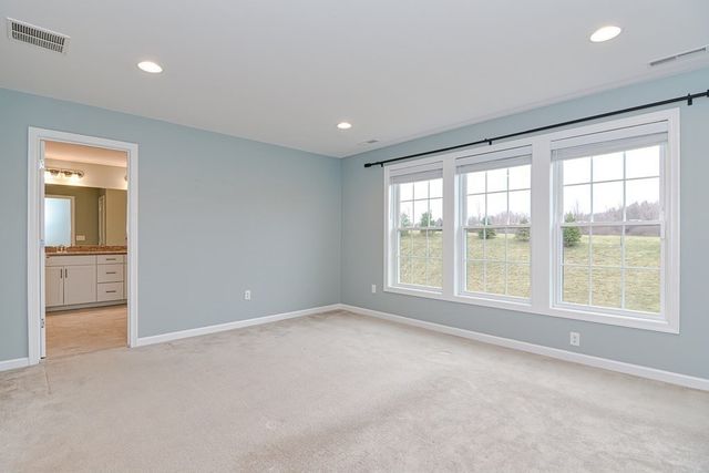 22 Locust Ln 22, Hopkinton, MA 01748