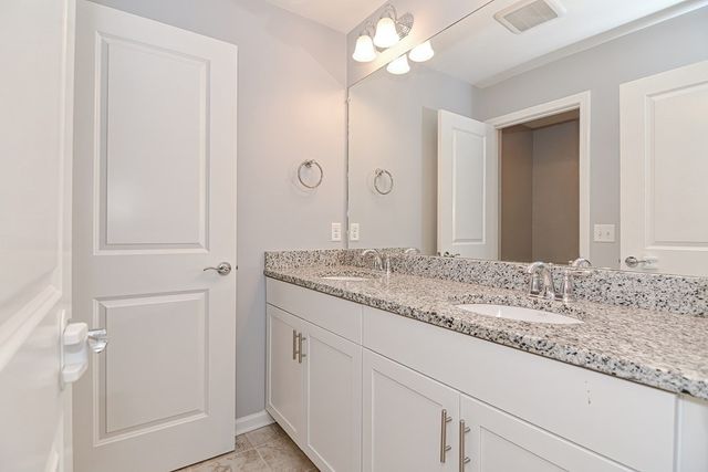 22 Locust Ln 22, Hopkinton, MA 01748
