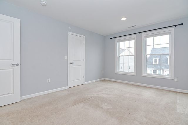 22 Locust Ln 22, Hopkinton, MA 01748