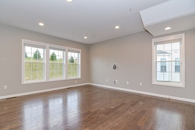 22 Locust Ln 22, Hopkinton, MA 01748