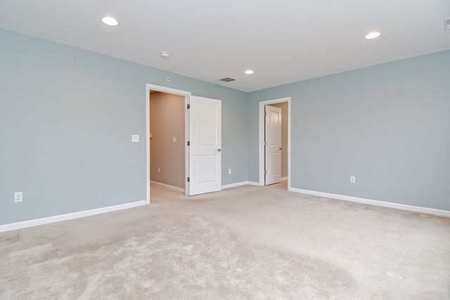 22 Locust Ln 22, Hopkinton, MA 01748