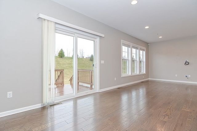 22 Locust Ln 22, Hopkinton, MA 01748
