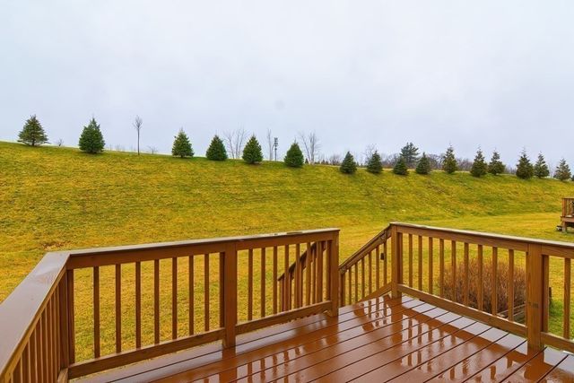 22 Locust Ln 22, Hopkinton, MA 01748