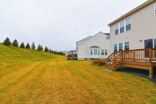 22 Locust Ln 22, Hopkinton, MA 01748