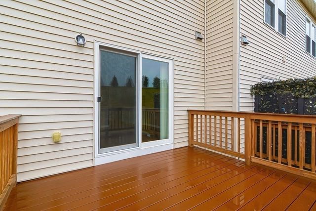 22 Locust Ln 22, Hopkinton, MA 01748