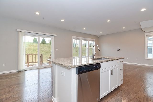 22 Locust Ln 22, Hopkinton, MA 01748