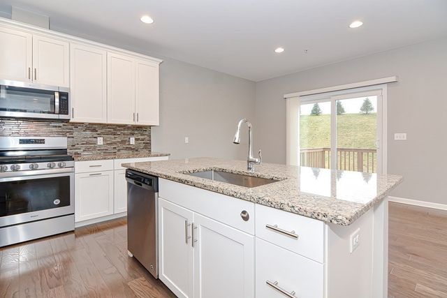 22 Locust Ln 22, Hopkinton, MA 01748