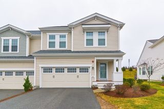 22 Locust Ln 22, Hopkinton, MA 01748