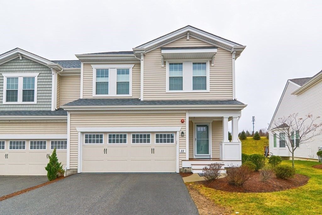 22 Locust Ln 22, Hopkinton, MA 01748