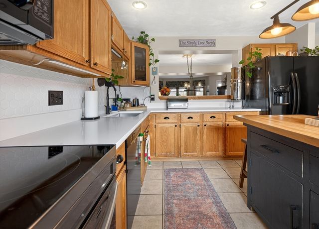 1001 Brookhaven Ln 1001, Woonsocket, RI 02895