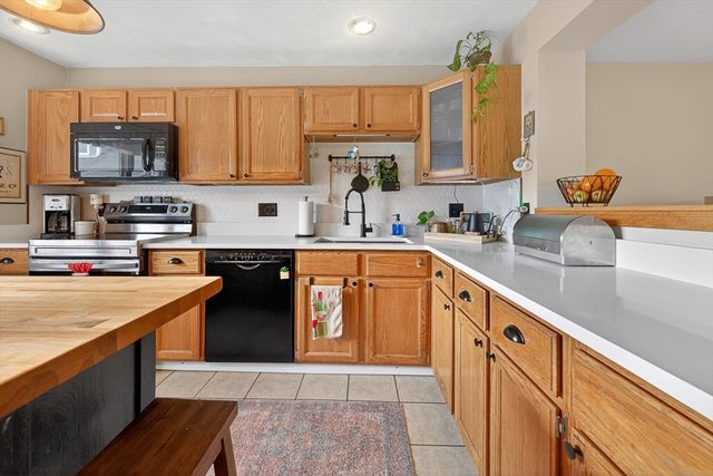 1001 Brookhaven Ln 1001, Woonsocket, RI 02895