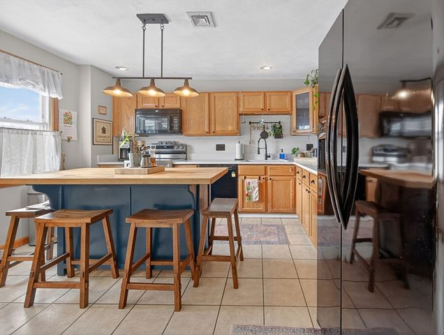 1001 Brookhaven Ln 1001, Woonsocket, RI 02895