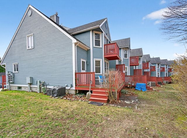 1001 Brookhaven Ln 1001, Woonsocket, RI 02895