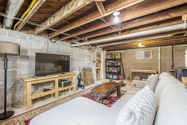 706 S 7th Street, Ann Arbor, MI 48103